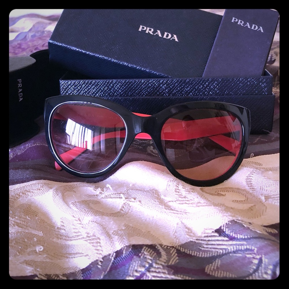 🌺Prada Black/Pink Gradient Cat Eye Sunglasses